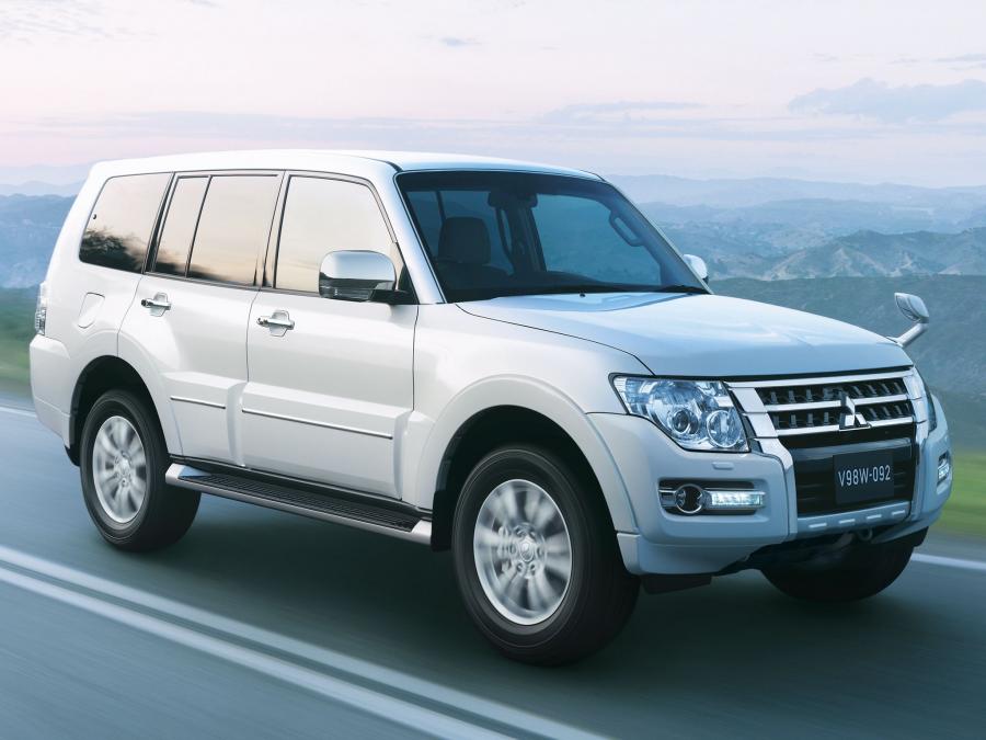  Mitsubishi Pajero 5-Door 2014 года  (JP) (фото 8 из 23)